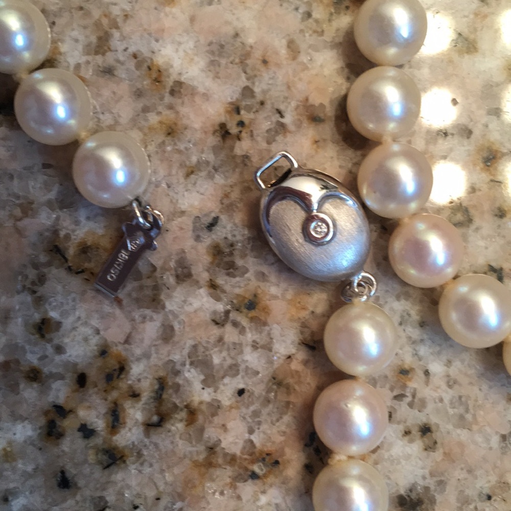 Pearl necklace authentic w diamond clasp - Picture 3 of 4